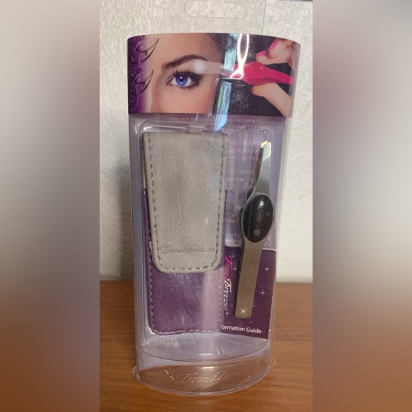 Trend Tweeze BLACK Lighted Tweezers - Picture 4 of 5